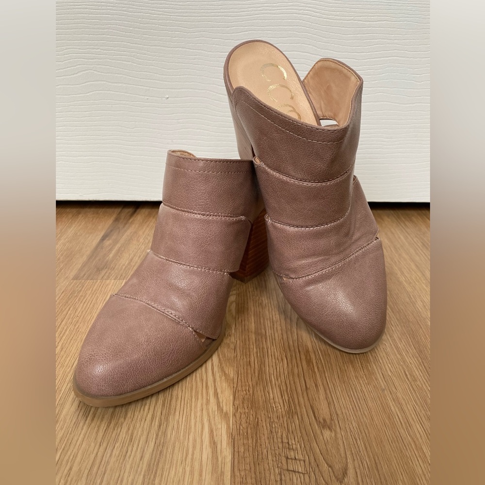 CCOCCI block heel booties / size 7